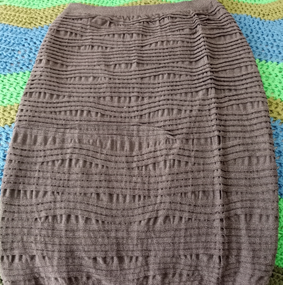 Knit grey ladies skirt fitted. Size M it's fitted but very classy.